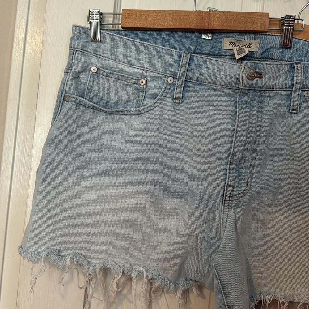 Madewell Relaxed Denim Light Wash Blue Shorts Raw Hem Size 16W - Picture 3 of 11